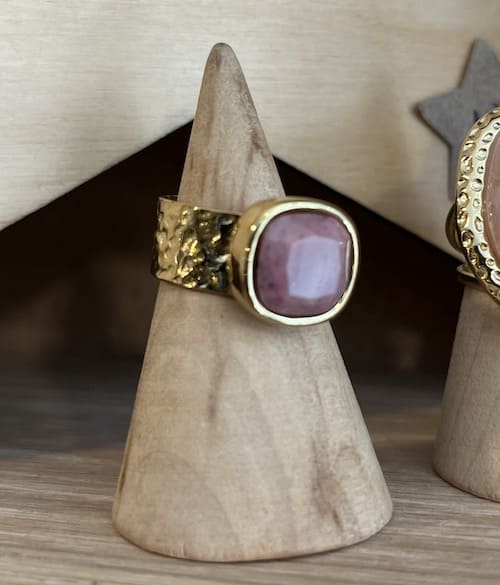 Bague acier inoxydable dorée réglable pierre naturelle rose