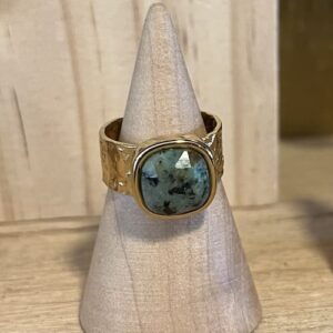 Bague acier inoxydable dorée martelée pierre naturelle verte
