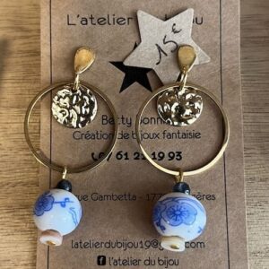Boucle d&rsquo;oreille à puce perle bleue vintage