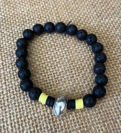 Bracelet homme perle de lave noire ballon de rugby