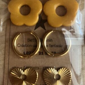 Boucle d&rsquo;oreille interchangeable fleur jaune et coeur doré