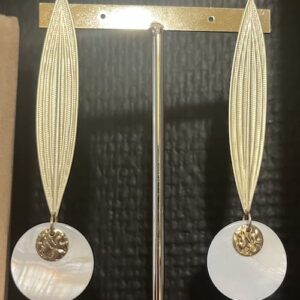 Boucle d'oreille puce laiton sequin nacré