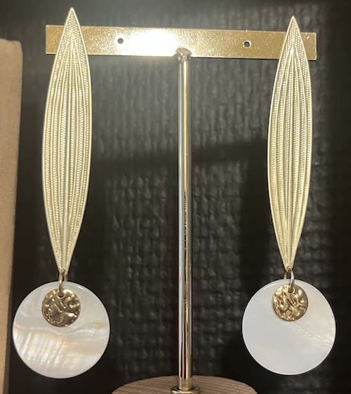 Boucle d'oreille puce laiton sequin nacré