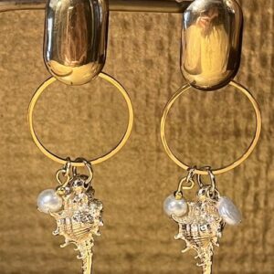 Boucle d'oreille puce acier doré coquillage et perle d'eau douce