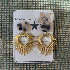 Boucle d’oreille puce résine léopard breloque coeur soleil