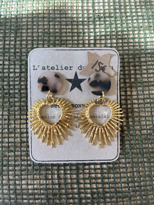 Boucle d'oreille puce résine léopard breloque coeur soleil