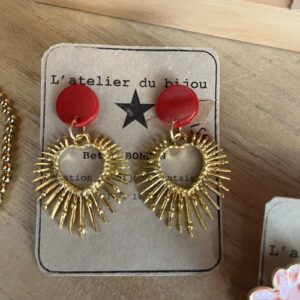 Boucle d’oreille puce résine rouge coeur soleil doré