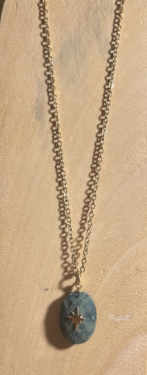Collier acier inoxydable doré fin pierre naturelle kaki