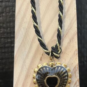 Collier ras de cou en cordon nir et doré coeur metal noir