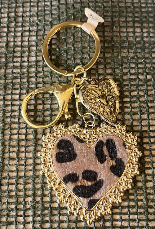 Porte clé coeur léopard à poil