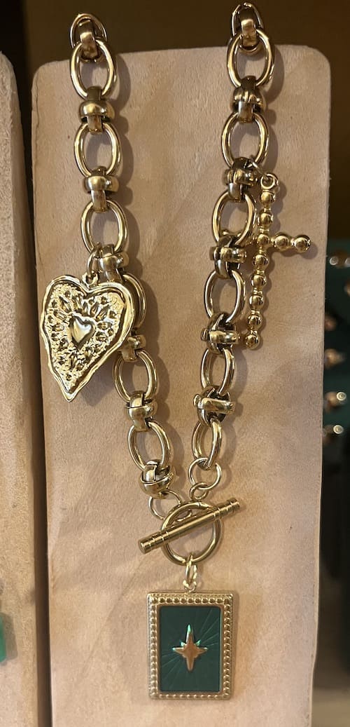 Collier chaine grosse maille doré breloque verte